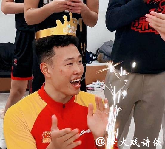 亚洛狂砍31分被喷刷子,贺希宁赛后的霸气发言,饺子蘸陈醋嘲讽值拉满 亚洛狂砍31分被喷刷子,贺希宁赛后的霸气发言,饺子蘸陈醋嘲讽值拉满