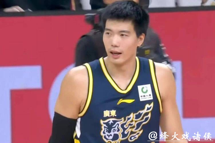 广东男篮被批“又菜又爱玩”,焦伯乔伤势确认,徐杰与胡明轩状态回暖 广东男篮被批“又菜又爱玩”,焦伯乔伤势确认,徐杰与胡明轩状态回暖